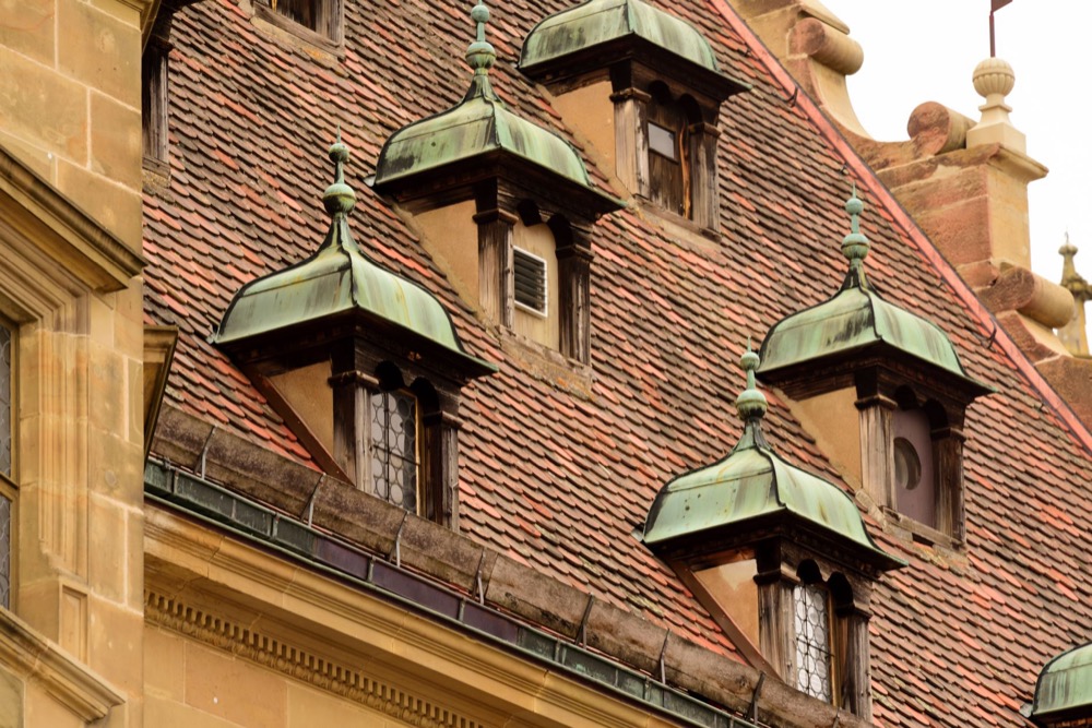 Oplechovanie strešných vikierov na historickej budove